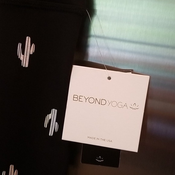 💕BEYOND YOGA💕 Cactus High Waisted Midi Legging Medium M NWT - Picture 7 of 16